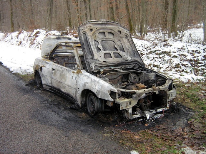 PERRECY VOITURE FEU 191210