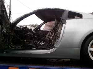 Voiture brulée à Montceau-les-Mines