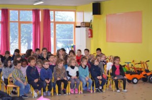 Rencontre entre les collégiens et des écoliers de maternelle (Saint-Vallier)