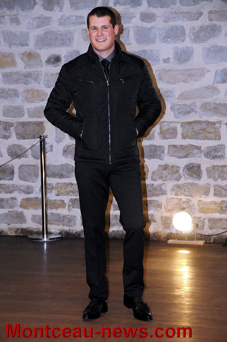 izac defile 30121316