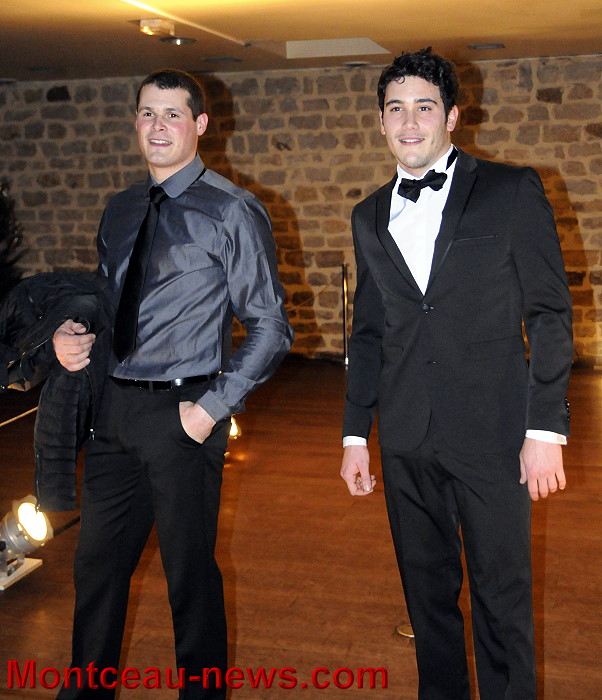 izac defile 30121320