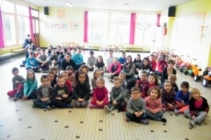 Rencontre entre les collégiens et des écoliers de maternelle (Saint-Vallier)