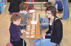Rencontre entre les collégiens et des écoliers de maternelle (Saint-Vallier)