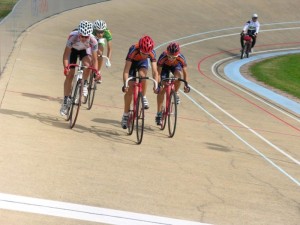 Cyclisme sur piste au vélodrome (Montceau)