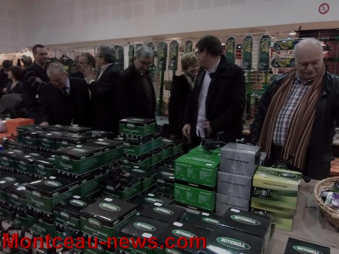 SALON PECHE 24011512