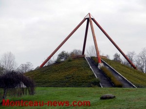 Histoire de la pyramide de Montceau…