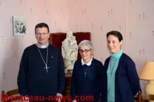 Conférence de Presse avec Monseigneur Rivière.