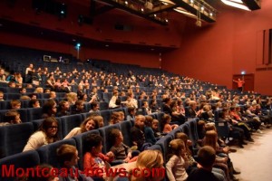 421 enfants en transe à l’embarcadère participent aux contes de Tiféfé VOIR LA VIDEO