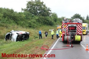 Un minibus avec cinq personnes à bord quitte la route, deux blessés légers (Perrecy-les-Forges)