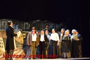 La mère en gueule en représentation ; Chagotville (Montceau)
