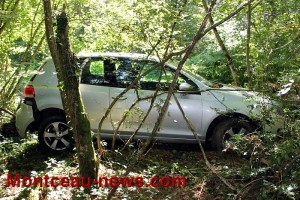 Voiture accidentée à Pouilloux en direction du hameau des Autels