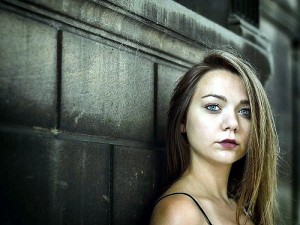 La jeune comédienne montcellienne, Camille Mutin dans « Désigné coupable »