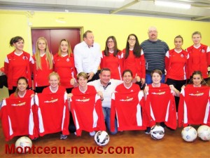 Montchanin JSMO – IMMOPROST (Féminines) : Remise d’équipements complets par Mr Keller aux filles de la JSMO