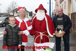 Le père Noël du comité des fêtes aux Gautherets à Saint-Vallier