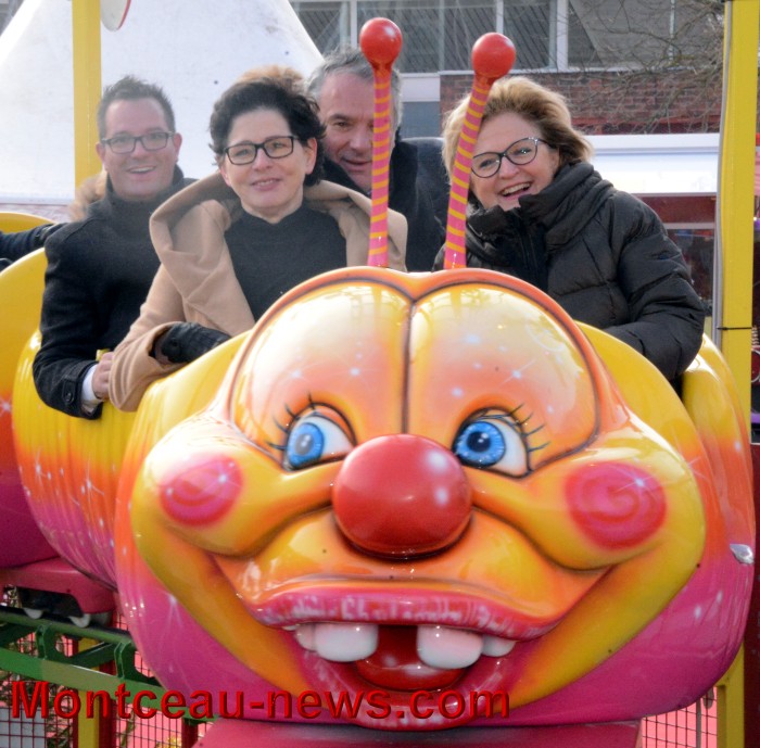 village-noel-05121611