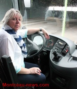 Métier – Elle est l’unique conductrice d’autocar à l’international chez Girardot à Saint-Vallier