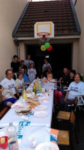 Fête des voisins, rue du Corso Fleuri à Montceau