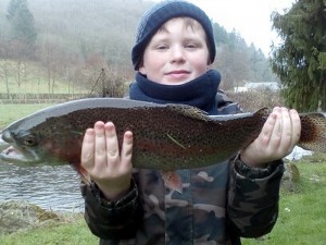 Jeune mais très talentueux pêcheur…