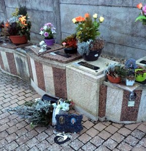 Dégradations dans un cimetière de Montceau