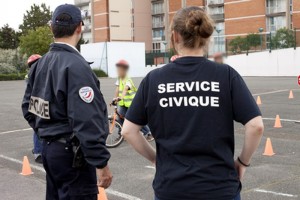 Le commissariat de police recrute…