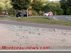 Faits divers : un poids-lourd se renverse à Montceau…