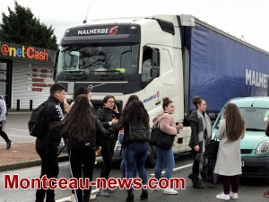 Réactualisé 18 h 35  – – Ce lundi matin, manifestation de lycéens à Montceau