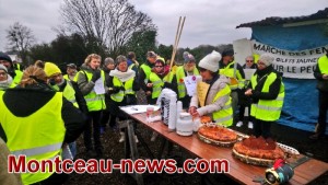 Avant la marche des femmes gilets jaunes du Magny