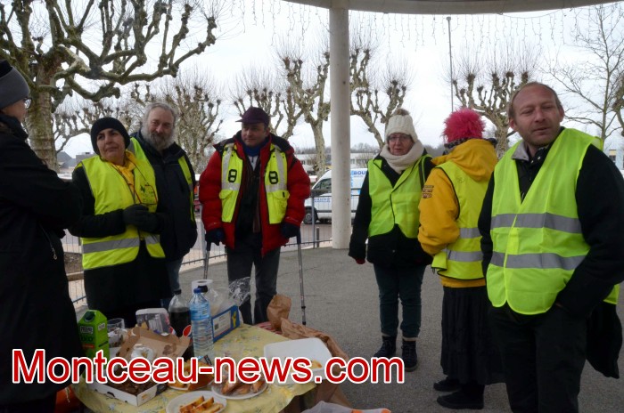 gilets jaunes kiosque 030219