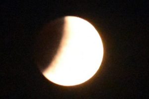 L&rsquo;éclipse de lune d&rsquo;hier vue par…