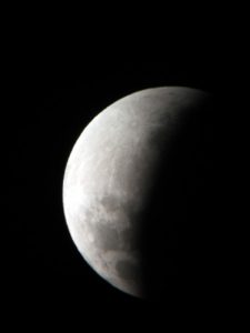 Eclipse de lune d&rsquo;hier, toujours  vue de Ciry, mais cette fois par…