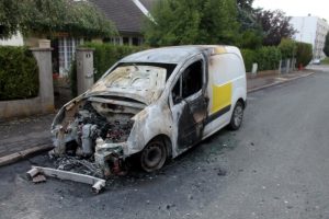 Réactualisé – Faits-divers : voiture et scooter brûlés rue Charles Péguy