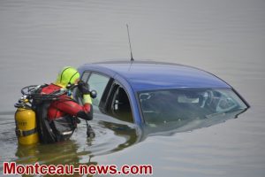 Faits divers : voiture dans le lac du Plessis à Montceau