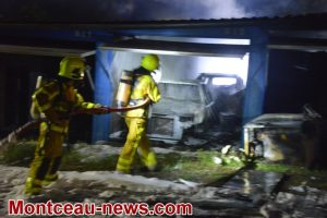 Faits divers – Garages en feu, cette nuit au Bois du Verne à Montceau