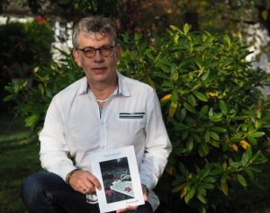 Montceau :  Daniel Meunier dédicace son premier livre de poésies et de photographies