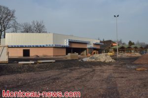 Montceau-les-Mines : zone commerciale de Jardiland