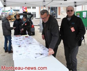Montceau-les-Mines  : Rassemblement devant la mairie