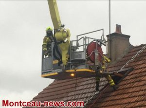 Montceau-les-Mines : feu de cheminée dans une maison.