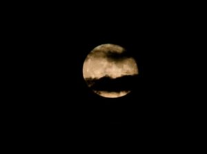 Lever de lune à Montceau