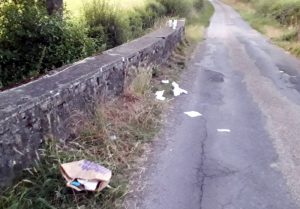 « Une petite route de campagne…, mais là encore »