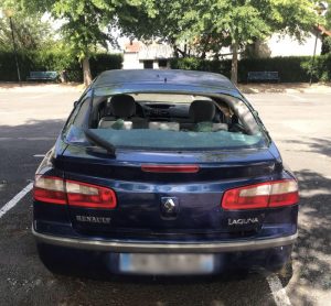 Voiture « abandonnée » à Saint-Vallier