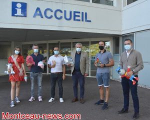 Ils ont « salué » le travail des soignants…