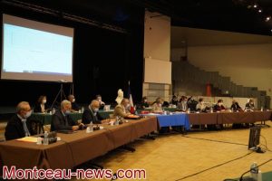 Conseil municipal de Montceau : enseignements artistiques et classes découverte