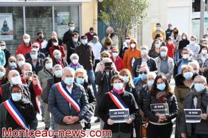Montceau-les-Mines Rassemblement devant la mairie