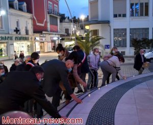 Montceau-les-Mines :  Sur le parvis de l’hôtel de ville