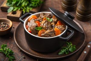 Destination Saône-et-Loire propose une liste de restaurateurs proposant de la vente à emporter