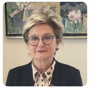Nommée par des membres du gouvernement