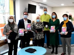Montceau-les-Mines : Poursuite de la livraison de tablettes aux aînés du département