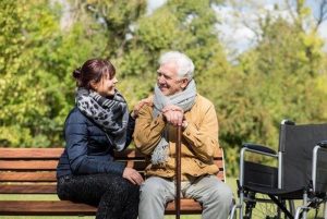 Les auxiliaires de vie, doublement oubliés par le gouvernement