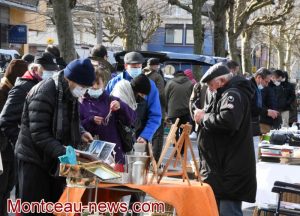 Montceau-les-Mines : marché aux puces populaire
