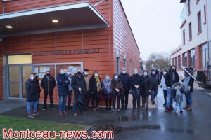 Manifestation devant l’école maternelle Charles Perrault à Montchanin